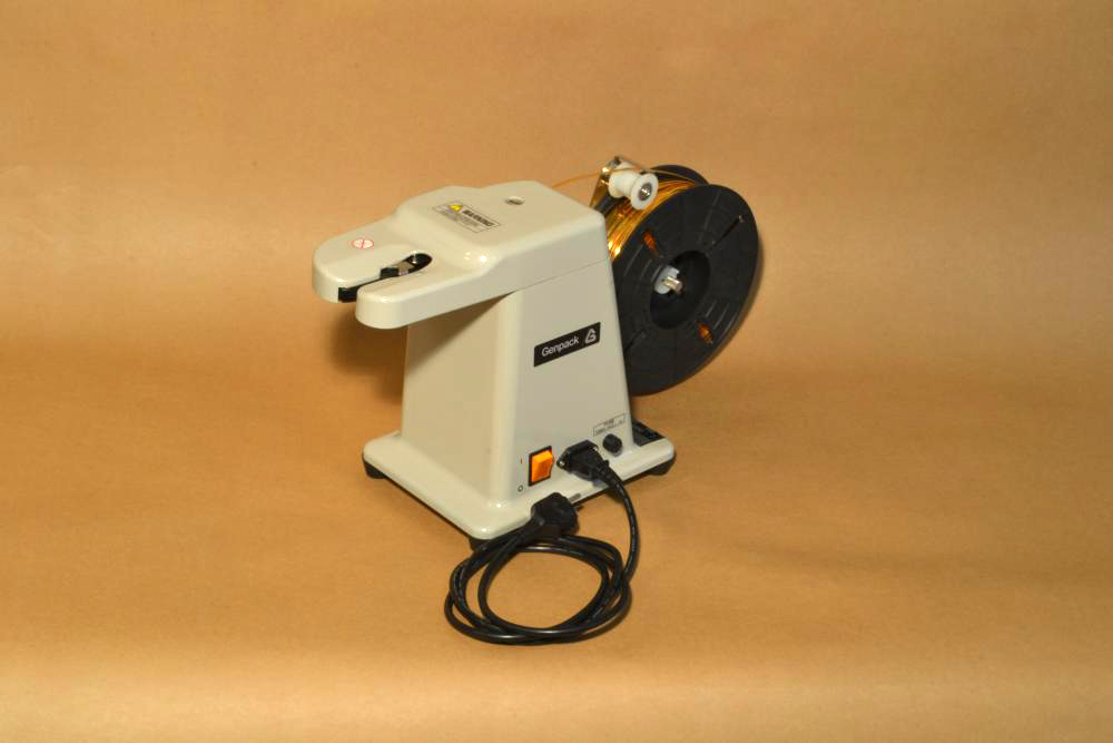 Twister bag closing machine 